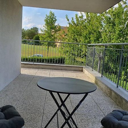 Appartement Contemporain Renove A Neuf Avec Cuisine Equipe - Val De Reuil Val-de-Reuil Dış mekan fotoğraf