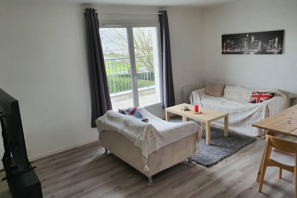 Appartement Contemporain Renove A Neuf Avec Cuisine Equipe - Val De Reuil Val-de-Reuil Dış mekan fotoğraf