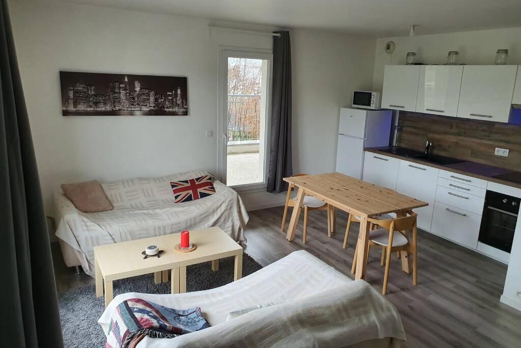 Appartement Contemporain Renove A Neuf Avec Cuisine Equipe - Val De Reuil Val-de-Reuil Dış mekan fotoğraf