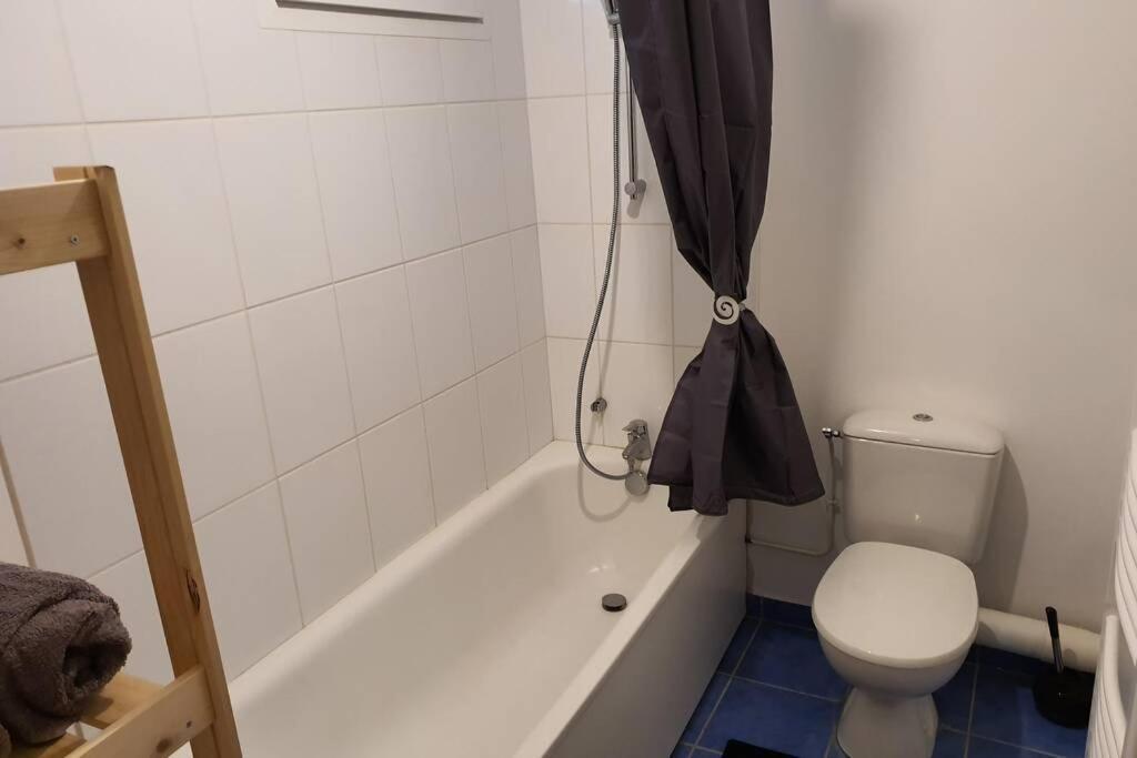 Appartement Contemporain Renove A Neuf Avec Cuisine Equipe - Val De Reuil Val-de-Reuil Dış mekan fotoğraf