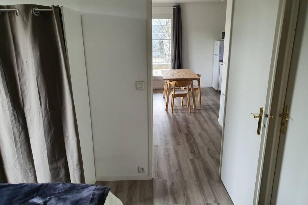 Appartement Contemporain Renove A Neuf Avec Cuisine Equipe - Val De Reuil Val-de-Reuil Dış mekan fotoğraf