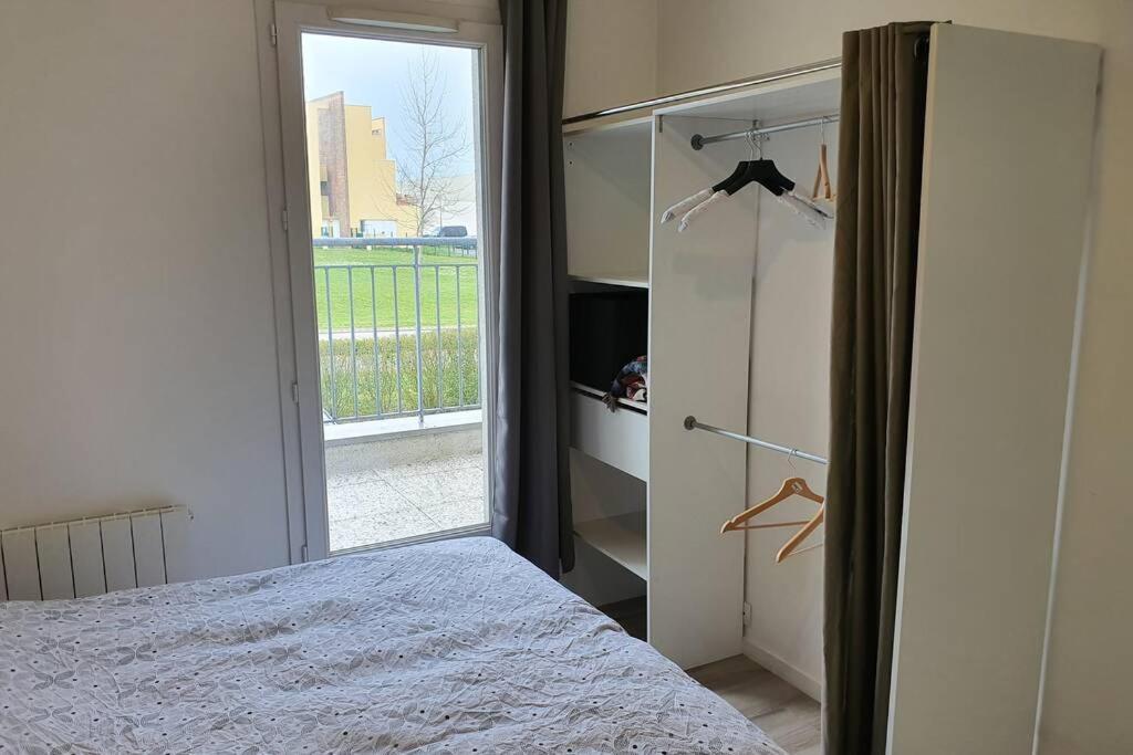 Appartement Contemporain Renove A Neuf Avec Cuisine Equipe - Val De Reuil Val-de-Reuil Dış mekan fotoğraf